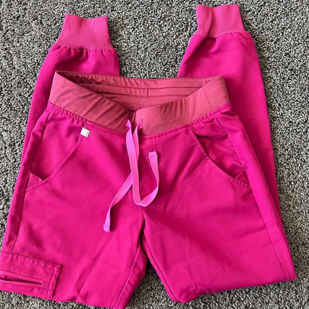 FIGS ZAMORA JOGGER SCRUB PANTS MAGENTA